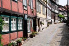 NIK1535  Gasse zum Schloss